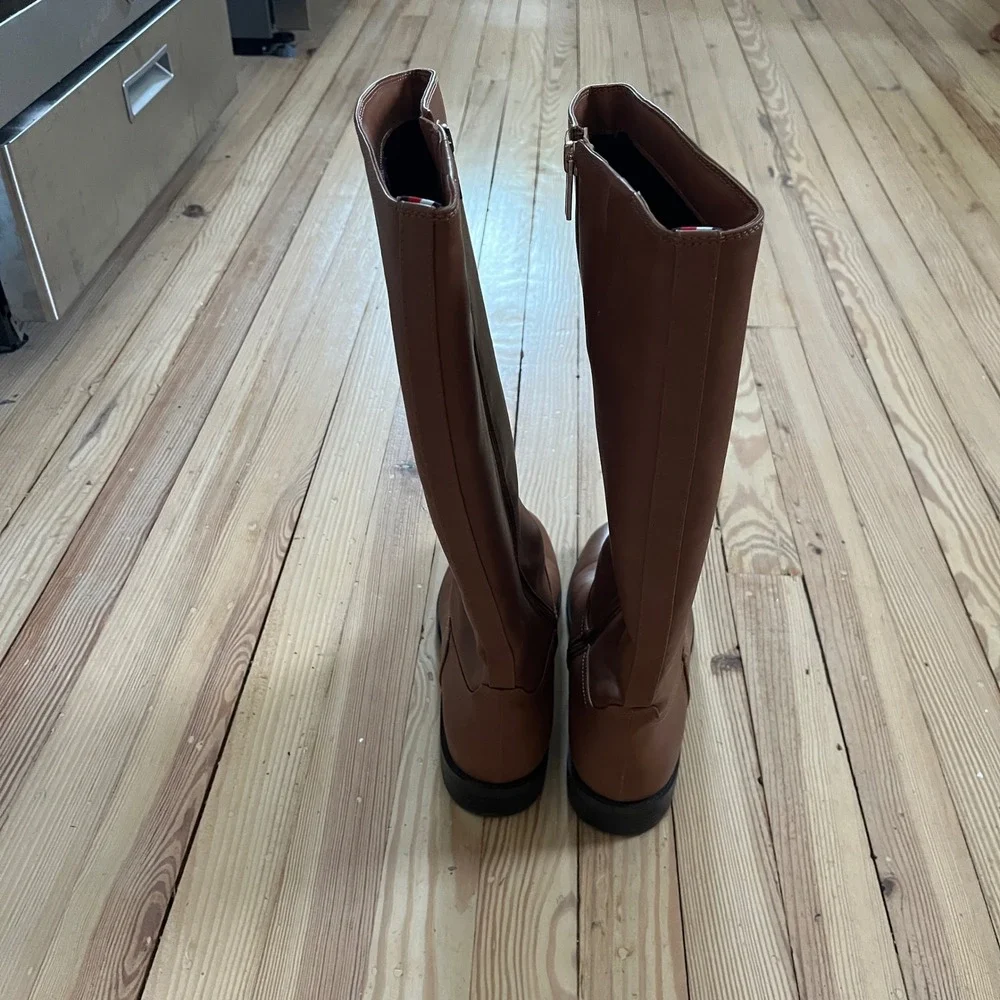 Tommy Hilfiger Women Tan Brown Faux Leather Tall Riding Equestrian Boots Logo 10